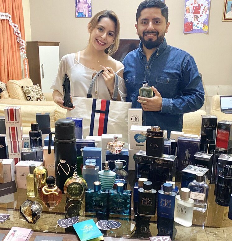 foto albaro gaby y perfumes